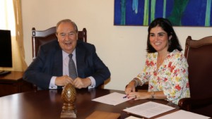 Der Diputado del Común – das ist der oberste Bevollmächtigte der Kanaren für Grundrechte und Freiheit der Bürger – hat sich jetzt in Santa Cruz de La Palma mit der Präsidentin des Kanarenparlaments getroffen. Dabei sprachen Jerónimo Saavedra und Carolina Darias auch über die in den vergangenen Jahren ständig gestiegene Anzahl der Eingaben von Bürgern - allein bis Ende Juni 2015 seien schon rund 100 Klagen mehr als im gesamten Jahr 2014 beim Diputado del Común eingegangen.