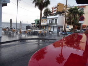 Das Tief reicht weit: Am Mittwochmittag hat es sogar bis hinunter nach Puerto Naos geregnet. Foto: La Palma 24