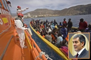 Ende der 90er-Jahre bis 2006: Flüchtlinge in nicht hochseetüchtigen Holzbooten landen auf den Kanaren: über die Integration dieser Menschen berichtet Fernando Clavijo (Foto rechts unten) heute in Griechenland. Foto: UNHCR