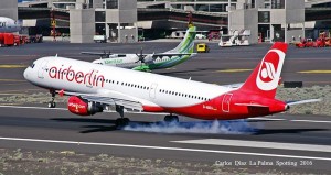Viele neue Routen bringen immer mehr Touristen auf die Kanaren: Im Winter 2016/17 fliegt beispielsweise Air Berlin zum ersten Mal von Zürich nach Santa Cruz de La Palma (SPC). Foto: Carlos Díaz La Palma Spotting
