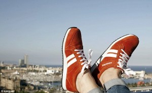 Sneakairs von Easyjet: Die smarten "Reiseführer" sind noch in der Testphase, sollen aber künftig an Bord verkauft werden. Pressefoto Easyjet