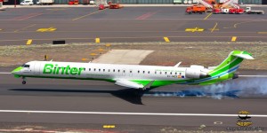 Die neue Binter CRJ-1000 mit dem Kennzeichen EC-MOX auf dem Airport von SPC: andere Optik als die ATR-Inselhüpfer. Foto: Carlos Díaz La Palma Spotting