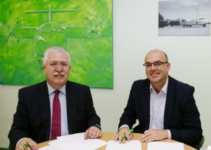 Häuptlinge von Binter Canarias und La Palma: Kooperationsvertrag für die Events unterschrieben. Foto: Cabildo