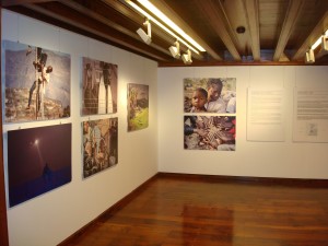 Ausstellung über Flüchtlinge: CajaCanarias in Santa Cruz. Foto: Bank