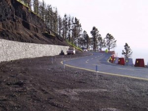 Seit dem Waldbrand und den Erdrutschen 2009 eine Dauerbaustelle: Die LP-2 nach Fuencaliente in den Süden von La Palma.