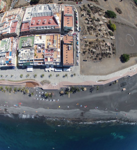 Puerto Naos im Westen von La Palma: Zum Schutz vor der Brandung des Atlantiks wird nun das seit vielen Jahren gewünschte Dammprojekt neu angegangen. Foto: La Palma 24