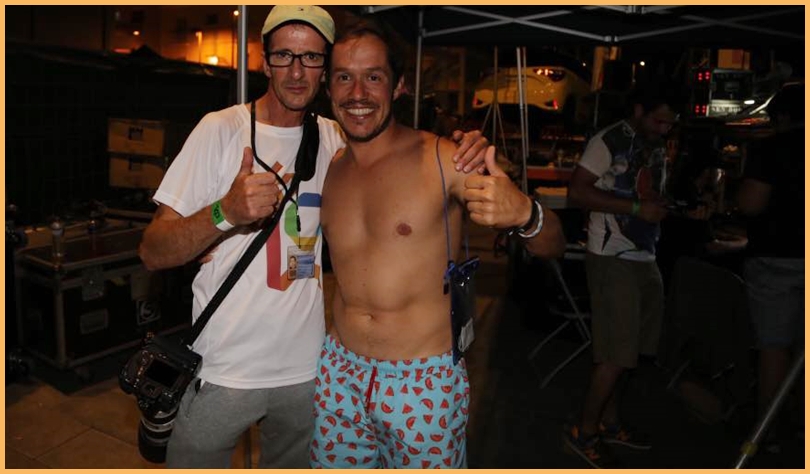 Michael mit Mariano Hernández Zapata: Unser Fotograf traf beim Wasserfest in Puerto Naos auch den Los Llanos-Stadtrat und La Palma-Senator Mariano Hernández Zapata - ein Politiker mit Sinn für die Fiestas der Isla Bonita und Humor!