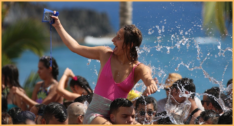 Selfie auf der Fiesta del Agua in Puerto Naos - na klar! Hauptsache, das Handy war wasserdicht verpackt. Foto: Michael