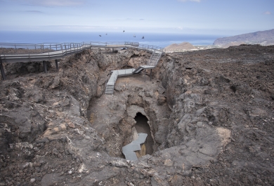 Unterhalb des Besucherzentrums liegt die Las Palomas-Höhle: touristische Attraktionen im Lavafeld des San Juan zwischen Las Manchas und Todoque. Foto: Tragsa