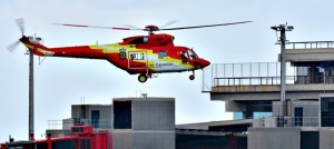 Der GES-Heli steht auf Abruf am Airport von Santa Cruz de La Palma bereit: Das ganze Jahr über leistet die Besatzung Hilfe in Notfällen. Foto: Carlos Díaz La Palma Spotting