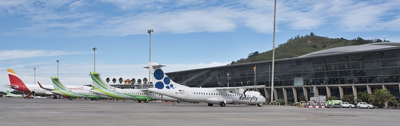 Teneriffa-Nordflughafen mit neuem Namen. Der Aeropuerto de Tenerife Norte soll wieder einmal umgetauft werden. Das kanarische Transportministerium erfüllt damit einen Wunsch der ringsum gelegenen Stadt La Laguna. Der neue Name soll Aeropuerto Tenerife Norte-Ciudad de La Laguna lauten. Von seiner Gründung Ende der 1920er-Jahre bis in die 1970er-Jahre hieß der Nordflughafen Aeropuerto de Los Rodeos.