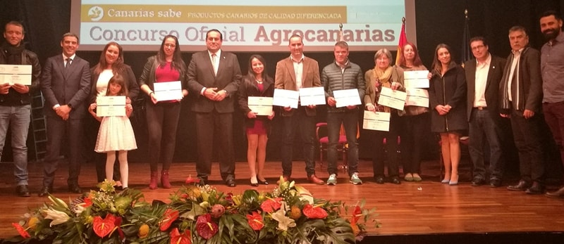 Empfang für die Agrocanarias-Sieger. Beim offiziellen Wettbewerb Agrocanarias 2017 der Kanarenregierung in der vergangenen Woche in Arucas auf Gran Canaria wurden neun Ziegenkäse und ein Wein von La Palma ausgezeichnet. Bei einem Empfang im Cabildo gratulierte Insellandwirtschaftsrat José Basilio Pérez den Gewinnern zu ihrem Erfolg. In der Kategorie Tintos barrica holte der Vega Norte Vendimia Seleccionada Listán Prieto aus den Bodegas Noroeste eine Silbermedaille. Gold gab es für die Ziegenkäse-Hersteller Quesos Las Cuevas in Puntagorda, La Morisca in Puntallana, für El Juncal und Quesos Minervino sowie Luna de Awara in Garafía. Eine Silbermedaille brachten die Käsereien Granjas El Topito in Tijarafe, El Juncal in Garafía und Quesos Las Cuevas in Puntagorda mit nach Hause.