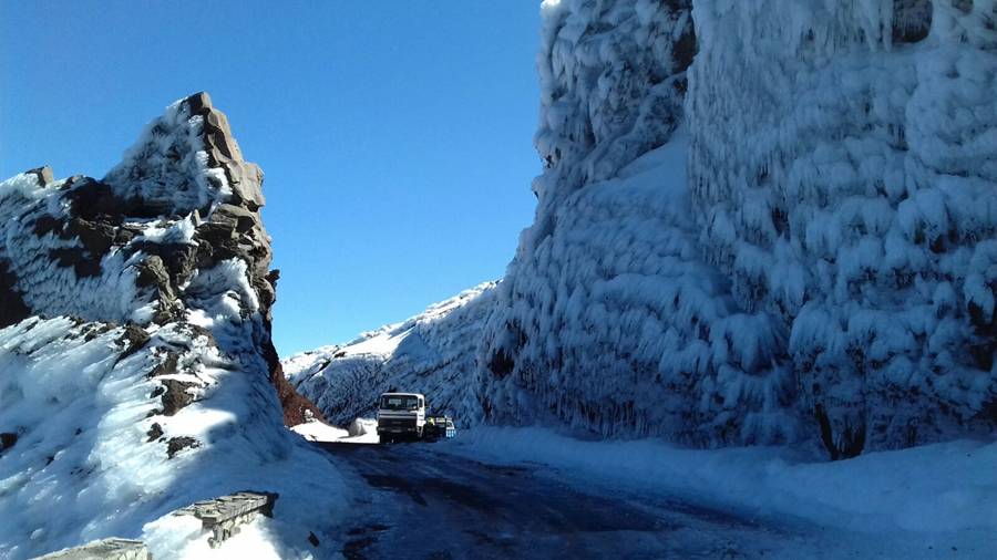 Wieder schneit es auf dem Roque: Die LP-4-Zufahrten von Ost und West sind gesperrt! Foto: Cabildo