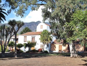 Jeden Sonntagmorgen bis 14 Uhr: Auf diesem Gelände in Argual findet der Flohmarkt statt. Foto: La Palma 24