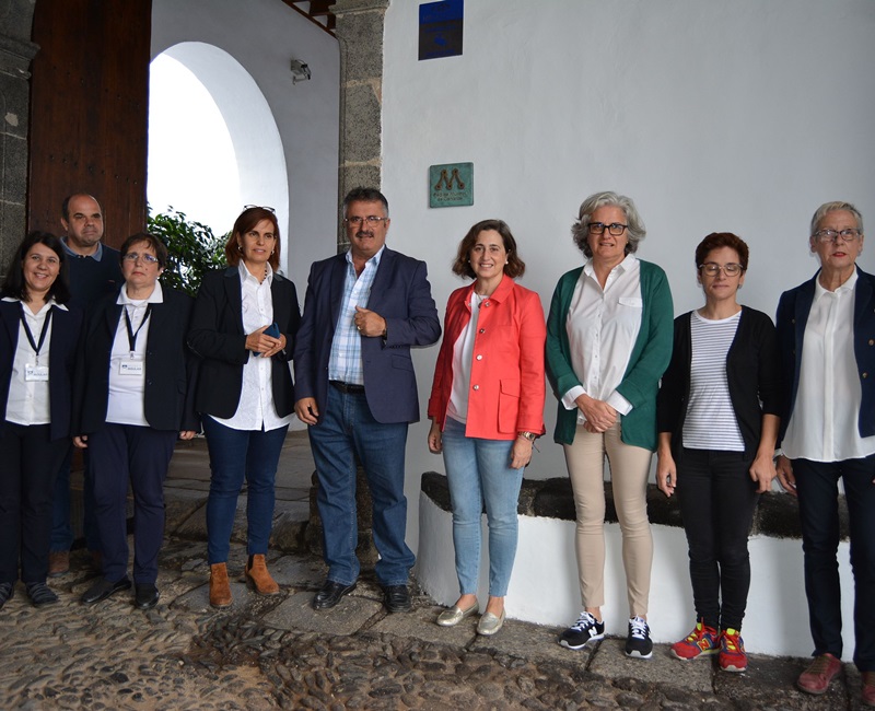 Inselmuseum ausgezeichnet. Das Museo Insular de La Palma in Santa Cruz hat die Bronze-Plakette im Ende 2017 von der Kanarenregierung geschaffenen Netzes Red de Museos de Canarias erhalten. Mit dieser Auszeichnung sollen die Bedeutung und die Inhalte des im Alten Franziskanerkonvent untergebrachten Inselmuseums gewüdigt werden.