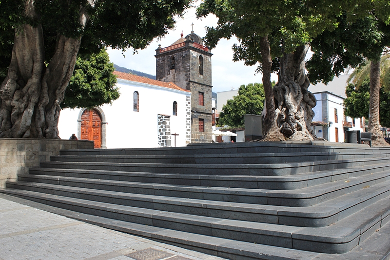 Kirche in Los Llanos wird renoviert. Um die Iglesia de Nuestra Senora de Los Remedios aus dem 16. Jahrhundert zu erhalten, arbeiten das Cabildo, die Stadt Los Llanos und das Bistum zusammen. Das Cabildo unterstützt die Sanierung in diesem Jahr mit rund 600.00 Euro, und Los Llanos bringt 120.000 Euro ein. Weitere zehn Prozent der Kosten trägt die Kirche. Laut dem Inselrat zur Erhaltung der Kulturgüter auf La Palma, Primitivo Jerónimo, sind unter anderem Arbeiten am Fundament, am Dach, an der Holzkonstruktion, am Abwassersystem, in der Elektrik sowie beim Anti-Brandschutz und Alarmssystem nötig.