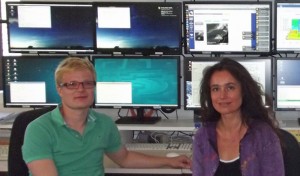 Dijana und Till im Kontrollzentrum der MAGIC-Teleskope: