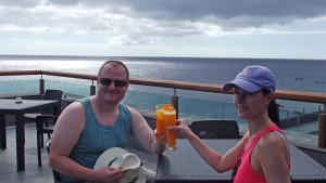 Angela und Janosh gefällt es auf der oberen Terrasse: "Der Salzgarten ist ein wunderschöner Platz". Foto: La Palma 24