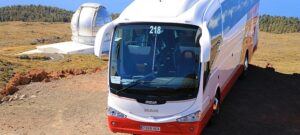 Busfahren heute: moderne Gua-Guas schaffen es sogr auf den 2.400 Meter hohen Roque de los Muchachos. Foto: Palmeros en el Mundo 