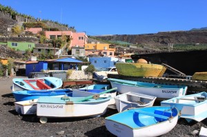 Die Bewohner von La Bombilla mussten zum Glück nicht in die Boote, um sich zu retten. Ab Freitag soll das Wetter wieder besser werden, dann können wir den blauen Himmel wie hier auf dem Bild wieder sehen. Foto: La Palma 24