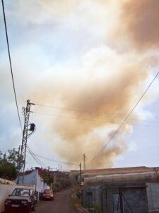 Así empieza el incendio 2012 en el Paso: Humo visible hasta Todoque. Foto: La Palma 24