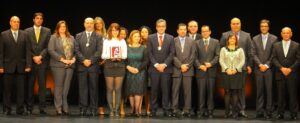 Gold für Blahnik-Kunstschule: Bei der Verleihung der Medaille war alles da, was auf der Insel Rang und Namen hat. Foto: Santa Cruz