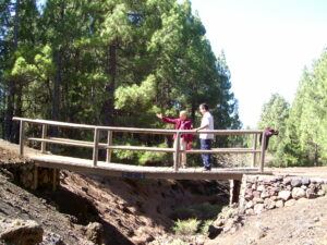 Informaciones para senderistas: Uno de los servicios de los ángeles del Medio Ambiente. Foto: Medio Ambiente