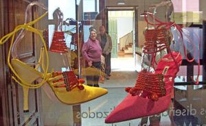 Stilettos vom Gott der High-Hills: Dieses Paar schenkte Manolo Blahnik dem Seidenmuseum in El Paso. Foto: La Palma 24