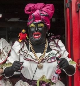 Styling fertig: Soso als Gallionsfigur des Día de Los Indianos. Foto: Luis Vega, der kürzlich ein Bilderbuch zum Event veröffentlicht hat.