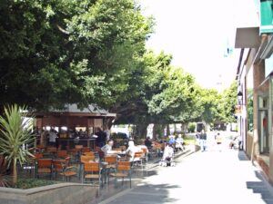 Plaza de Espana im Herzen von Los Llanos: von hier aus erstrecken sich alle Shopping-Meilen.