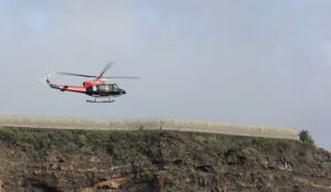 Auf seinem Weg nach El Remo: GES-Heli steht immer für Notfälle berreit. Foto: La Palma 24