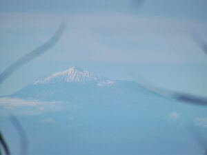 Spitzenaussicht von La Palma auf den Teide: Zur Zeit liegt Schnee auf dem höchsten Berg von Teneriffa. Foto: La Palma 24