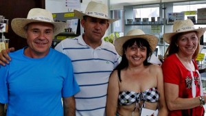 Sombrero-Geschenkaktion im CIT-Tourismusbüro in Los Cancajos: Aktion zum Sommeranfang kam an. Foto: CIT Tedote