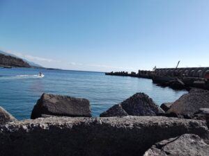 Blick vom Yachthafen hinaus auf den Bau der neuen Mole: Ab Oktober 2014 soll alles fertig sein. Foto: La Palma 24