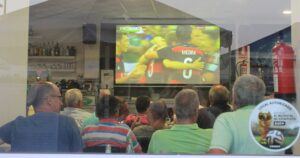 Deutschland schlägt Brasilien mit 7:1: Die Freude der Spanier in El Puertito hielt sich in Grenzen. Foto: La Palma 24