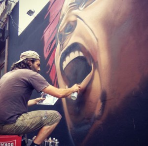 Graffiti-Künstler bei der Arbeit: Matías sprayt auf der ganzen Welt. Foto: Sabotaje al Montaje
