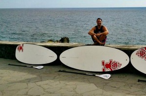 Stehpaddeln: Die Boards und Paddel werden auf Anfrage nach Puerto Naos, Charco Verde oder El Remo gebracht. Foto: CanaryGreen