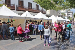 Stände an der Plaza de Espana: Sommerschlussverkauf beim Schnäppchenmarkt. Foto: Stadt