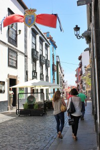 Sieht immer gepflegt aus: Fußgängerzone von Santa Cruz de La Palma - jetzt soll eine Putzkolonne alle Stadtteile auf Vordermann bringen. Foto: La Palma 24