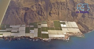 Diese Luftaufnahme zeigt das Problem: Direkt hinter El Remo beginnt die Steilküse, deshalb ist eine Straße in den Süden so schwer zu bauen. Foto: La Palma 24/Axel