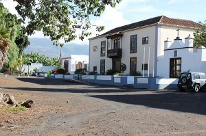 Die Plaza Sotomayor in Argual: Jeden Sonntag verwandelt sich der ruhige Platz in einen bunten Flohmarkt. Foto: La Palma 24