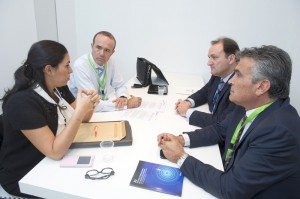 Tourismusrat Rául Camacho (links hinten): Verhandlungen mit Airlines und Reiseveranstaltern auf der World Travel Market in London. Foto: Cabildo