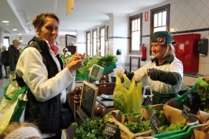 Kleine Insel - großes Öko-Angebot: Immer mehr Landwirte und Marktbeschicker bedienen diesen Sektor. Foto: La Palma 24 auf dem Bauernmarkt in El Paso