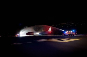 Begrüßungs-Wasserbogen: Die erste Maschine von Vueling landete am vergangenen Samstag auf dem Santa Cruz de La Palma-Airport. Foto: AENA