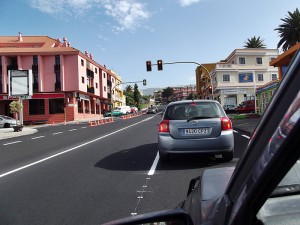 Hauptdurchgangsstraße El Paso seit kurzem wie neu: Ohne den Asphalt aus Fuencaliente ginge auf La Palma in Sachen Straßensanierung gar nichts. Foto: La Palma 24