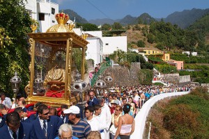 Die Virgen-Statue kommt nach Santa Cruz: Mit diesem religiösen Hauptakt beginnt die Semana Grande der Veranstaltungen. Foto: Stadt