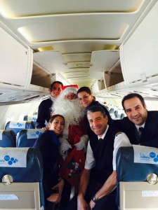 Junges, dynamisches Team: Am 10. Dezember 2014 gratulierte sogar der Nikolaus zum zweijährigen Geburtstag der jungen Airline. Canaryfly-Foto