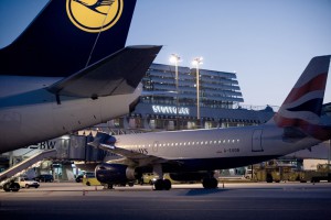 Für La Palma-Urlauber aus Stuttgart ging alles mit einem blauen Auge ab: mit zwei Stunden Verspätung landete die Condor in Santa Cruz de La Palma (SPC). Pressefoto Flughafen Stuttgart GmbH