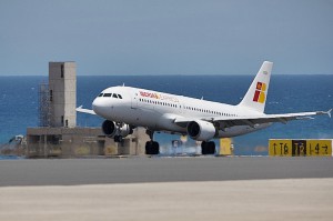 Übers Drehkreuz Madrid aus vielen Ländern: Flug nach Santa Cruz de La Palma (SPC) mit der Iberia Express. Pressefoto Airline