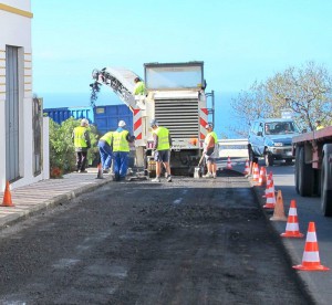 Asphaltarbeiten auf La Palma gehen weiter: 2015 und 2016 werden weitere Straßen instandgesetzt. Foto: Cabildo